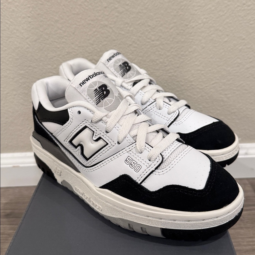 New Balance 550 Athletic Shoe White Black Raincloud Kid’s Size 4 UK 3.5
